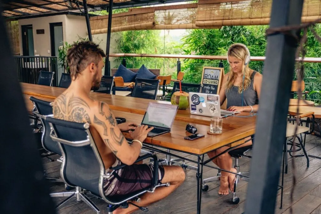 Solo vs. Team Affiliate Marketing 2 solo vs team affiliate marketing: pros and cons